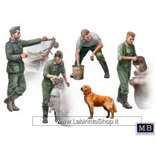 MasterBox 35237 1/35 German Drivers WWII Era Schnelle Truppen!