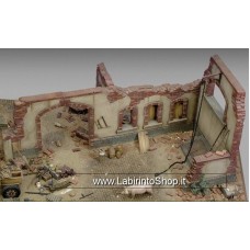 Royal Model 1/35 Farm Ruin